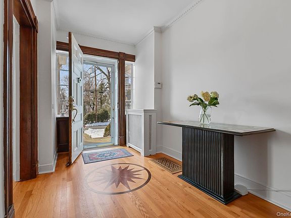 3rd image of 401 Heathcote Road