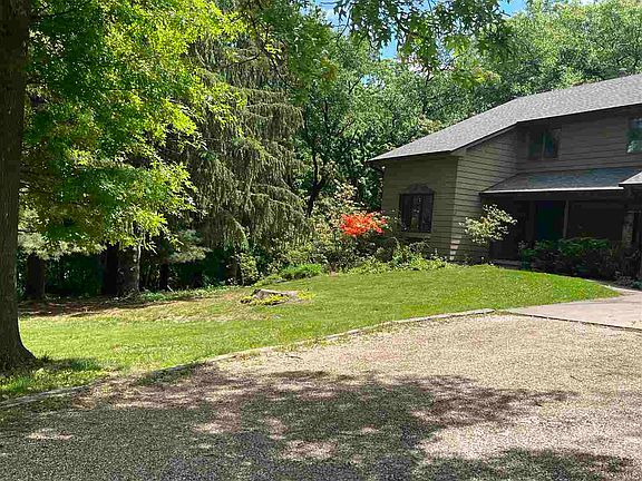 4th image of 3824 County Down Ln NE