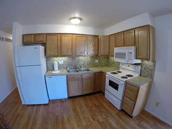 4th image of 2409 Village Glen Ct