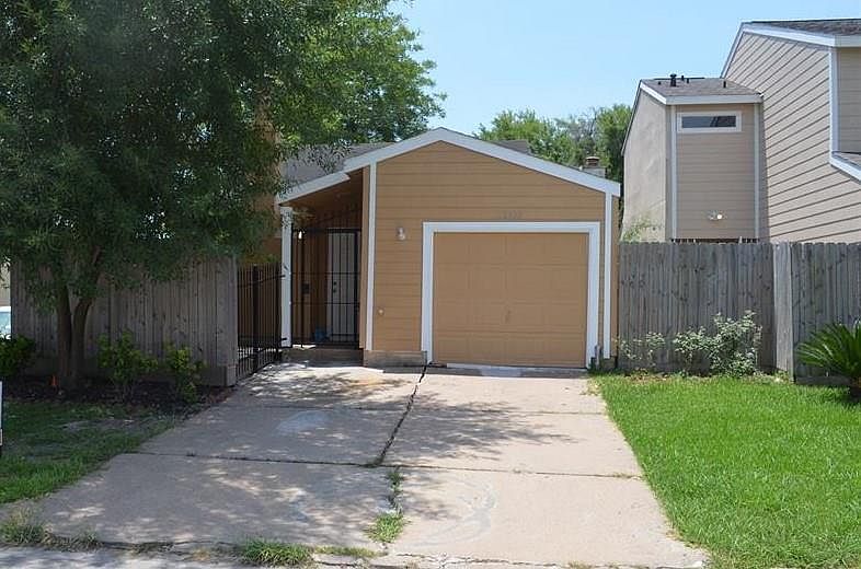 1st image of 12325 Corona Ln