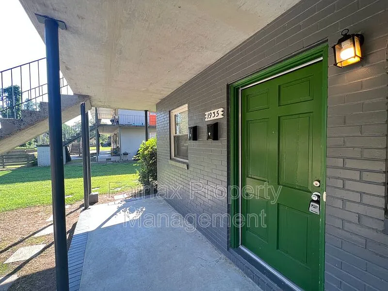 2 bed, 1.0 bath, 850 sqft, $1,195 — Photo 2