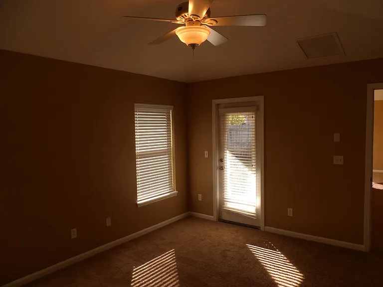 979 Steeplechase Ln — Photo 14