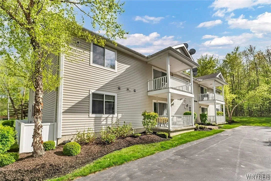 2 bed, 1.0 bath, 1050 sqft, $1,425 — Photo 3