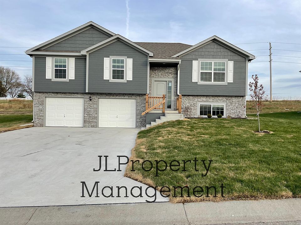 1st image of 605 SW Powell Dr