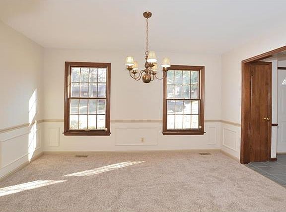 4th image of 409 Madewood Ln