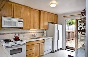 3rd image of 762 Dartmouth St