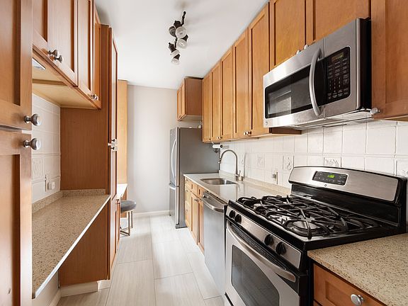 4th image of 332 E 84th St APT 5D