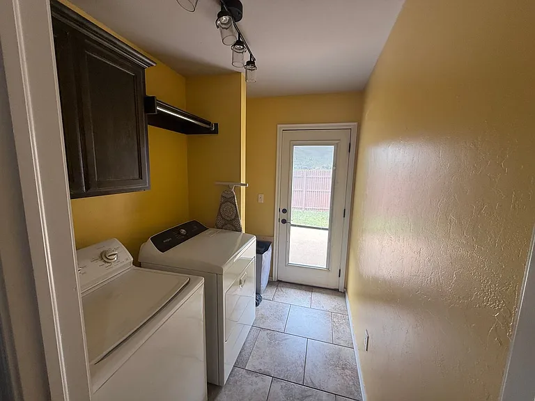 4725 Pyrope Ln — Photo 10