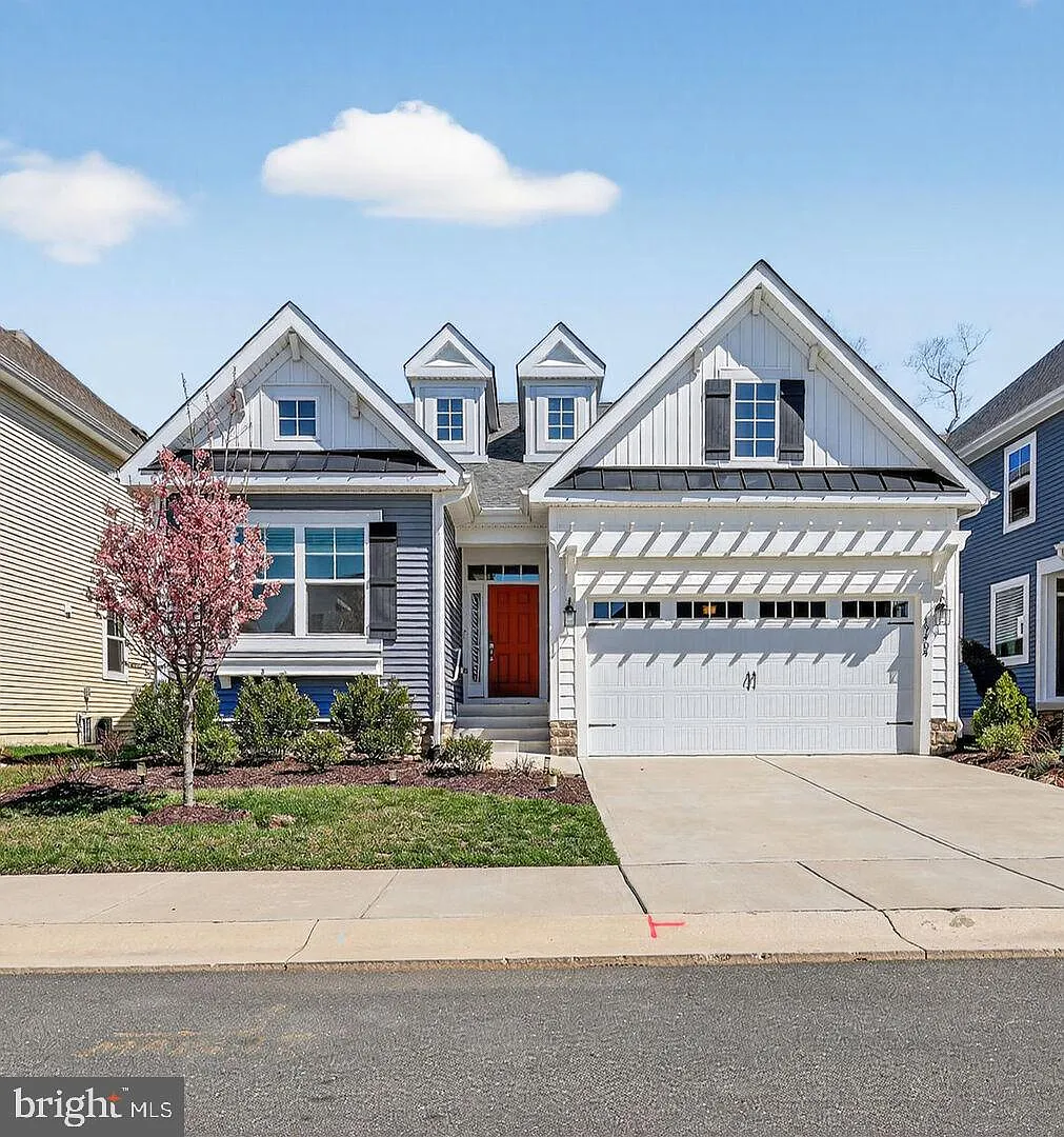 4 bed, 5.0 bath, 4038 sqft, $2,995 — Photo 1