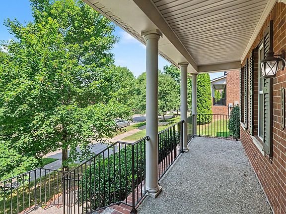 4th image of 1414 Chantilly Ln