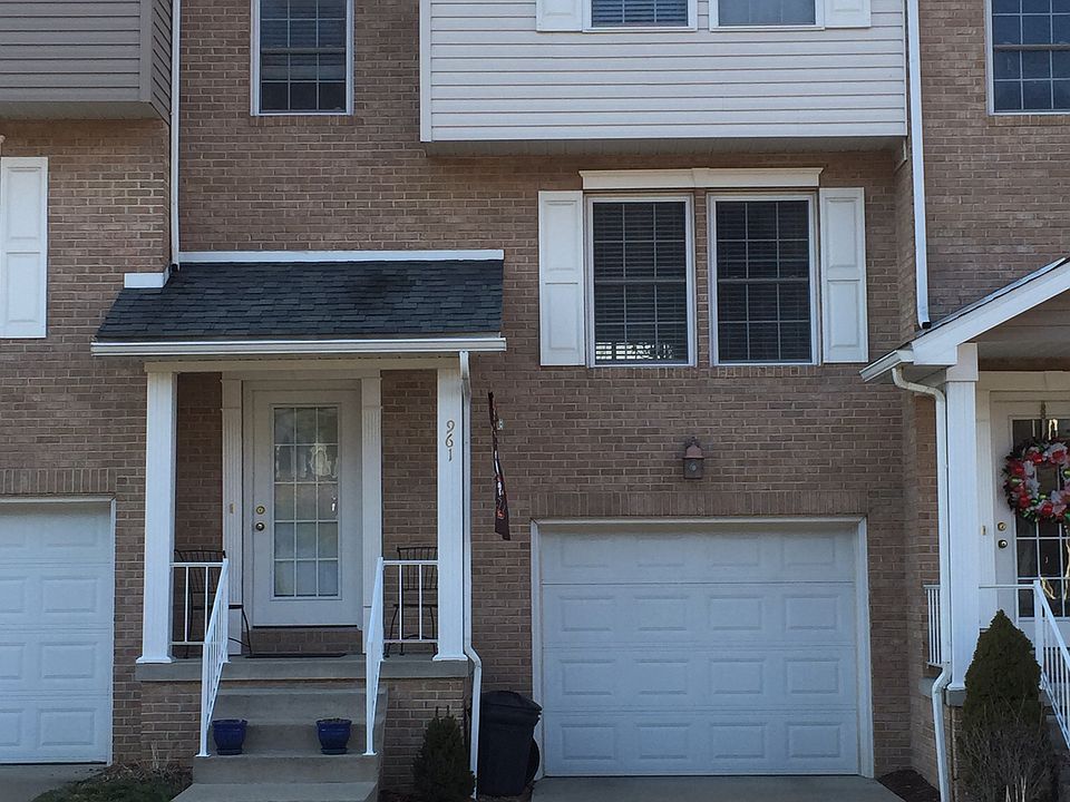 Front view of Townhouse