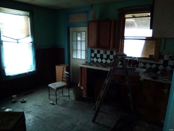 4th image of 1734 Grand Ave