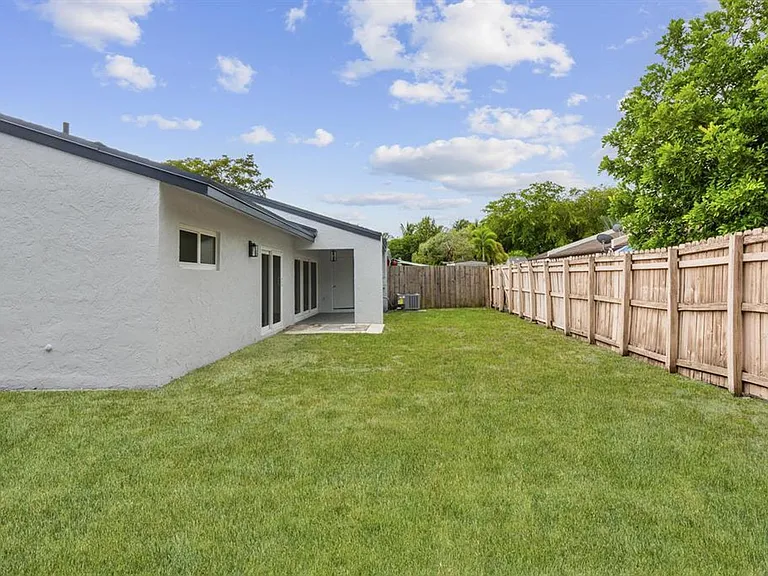 6993 NW 29th Way #6993 — Photo 8