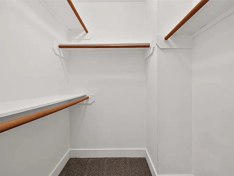 18174 Woodsdale Ct — Photo 31