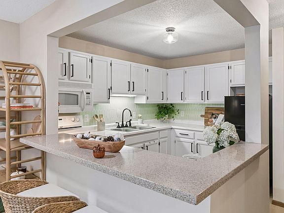 4th image of 720 3rd Ave NE APT 120