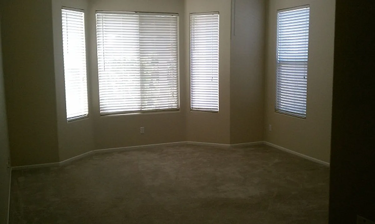 Building Photo - 28667 Peach Springs Dr