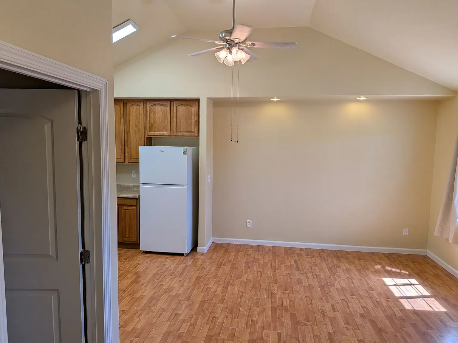 2 bed, $3,100 — Photo 4