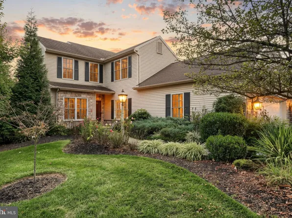 1772 Stone Hill Dr, York, PA 17402