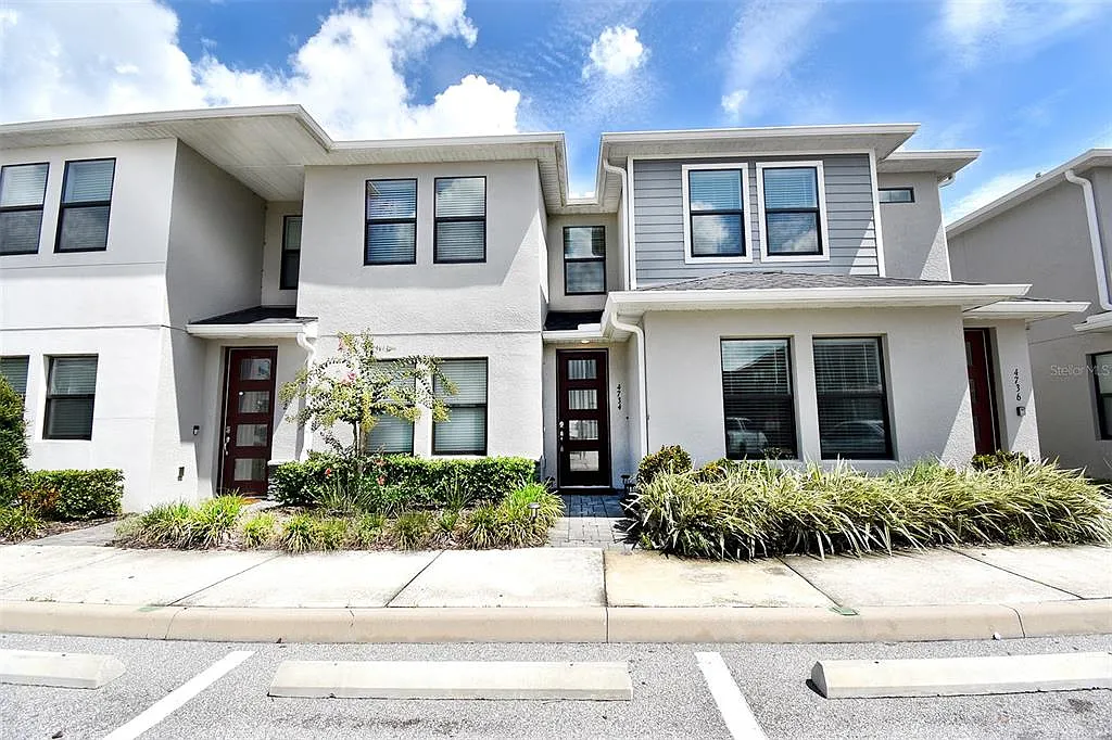 3 bed, 2.5 bath, 1591 sqft, $2,400 — Photo 1