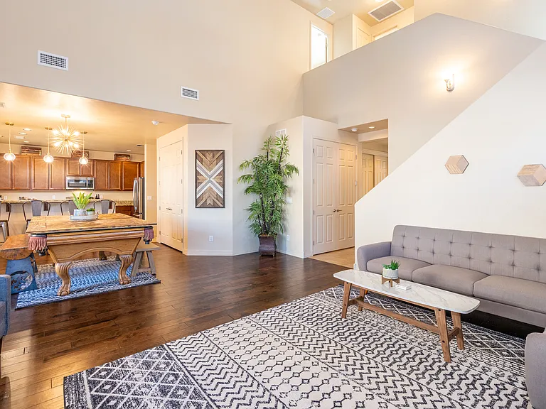 2741 W Pico Del Monte Cir — Photo 2