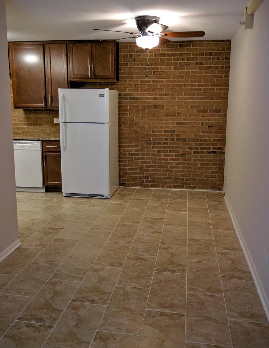 2 bed, 1000 sqft, $1,695 — Photo 2