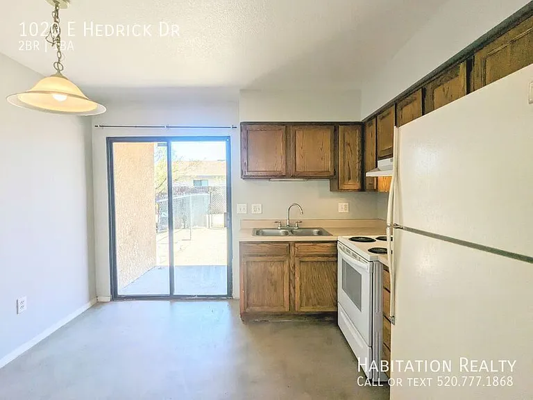 1020 E Hedrick Dr — Photo 2