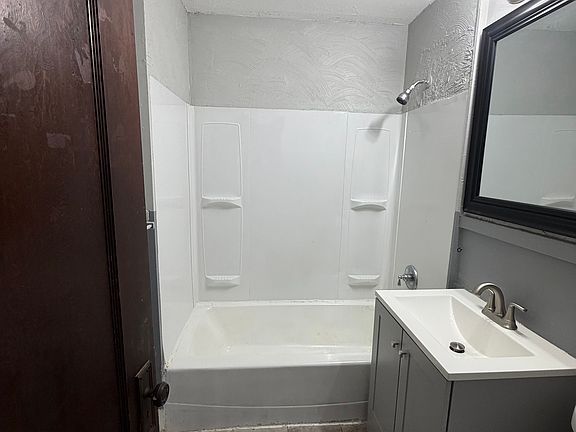 4th image of 3350 W 131st St