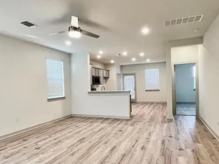 10801 Meris Ln — Photo 9