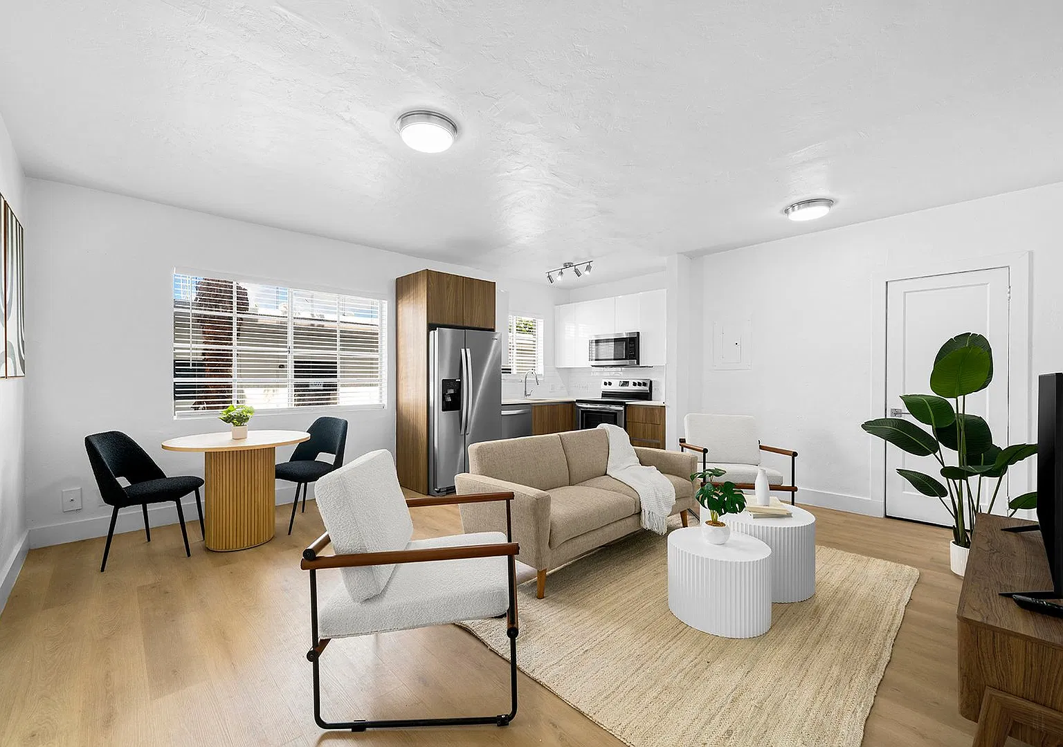 940 Jefferson Ave — Photo 1