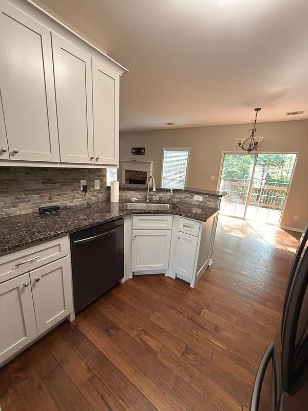 5 bed, 3.0 bath, 2885 sqft, $3,000 — Photo 4