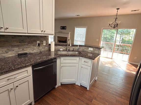 4th image of 5706 Amberside Ln NE