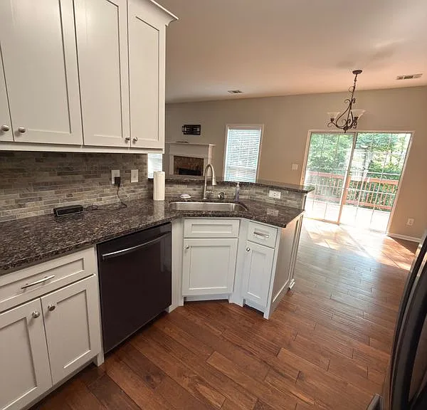 5706 Amberside Ln NE — Photo 4