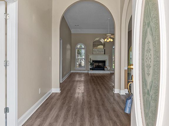3rd image of 503 Victoria Cir