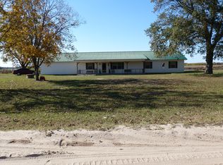 778 Twin Lakes Dr, Broxton, GA 31519