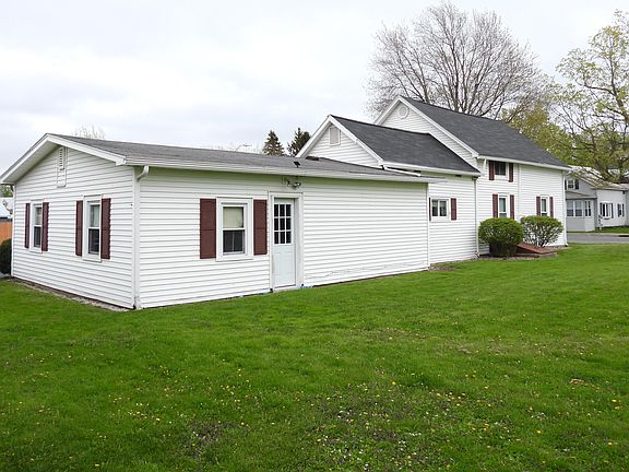 5th image of 122 Maple St