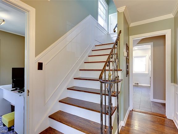 3rd image of 3655 Traver Rd
