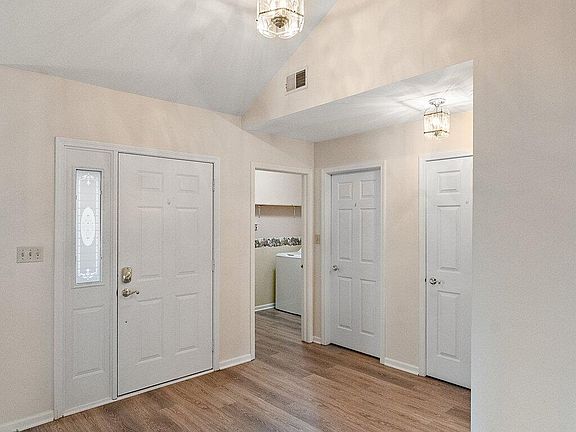 5th image of 1109 Cambridge Ln
