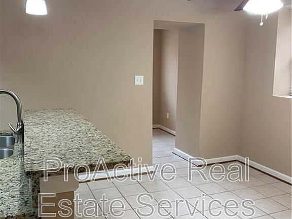 4th image of 112 W 39th St APT 14