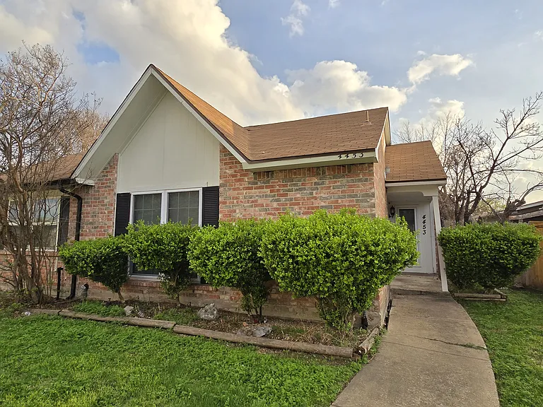 4453 Chapman St — Photo 1