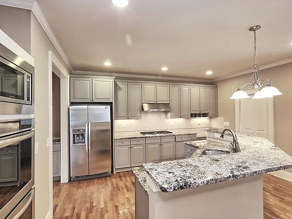 4th image of 269 Waterfront Park Ln