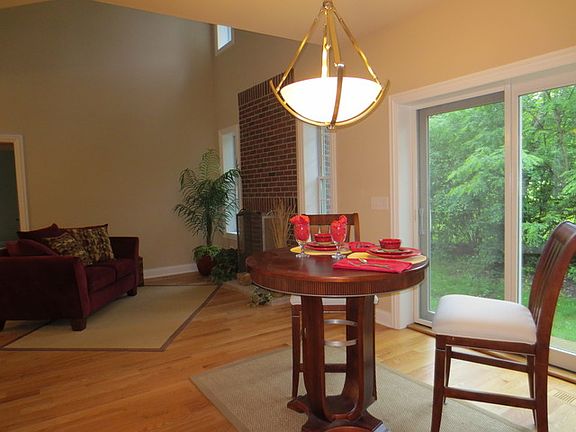 5th image of 1215 Charleston Ct #1209