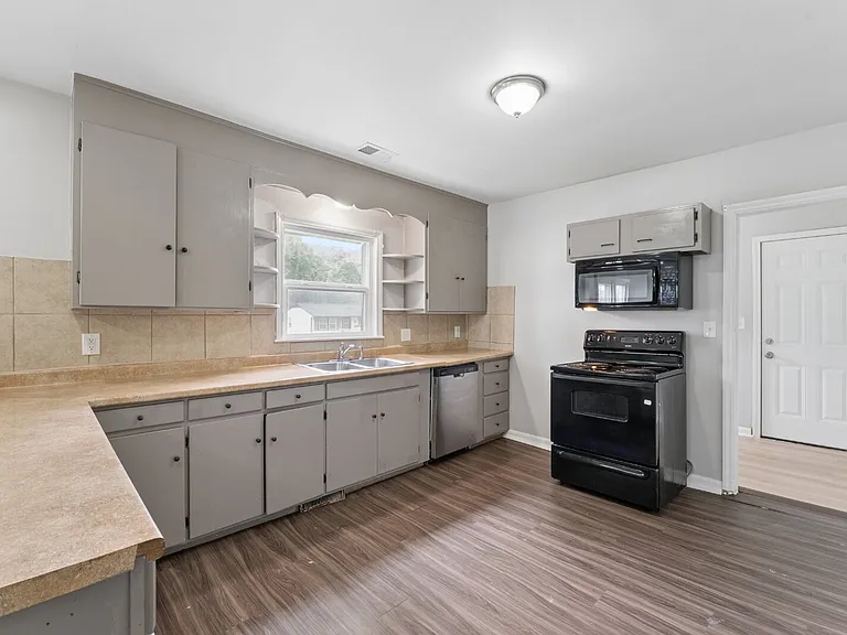 7036 Willow Ave — Photo 14