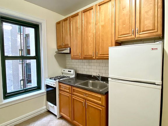 4th image of 515 E 78th St APT 2D