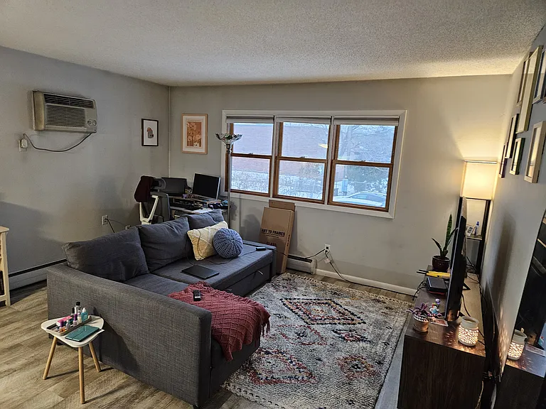 322 2nd St NE #203 — Photo 6