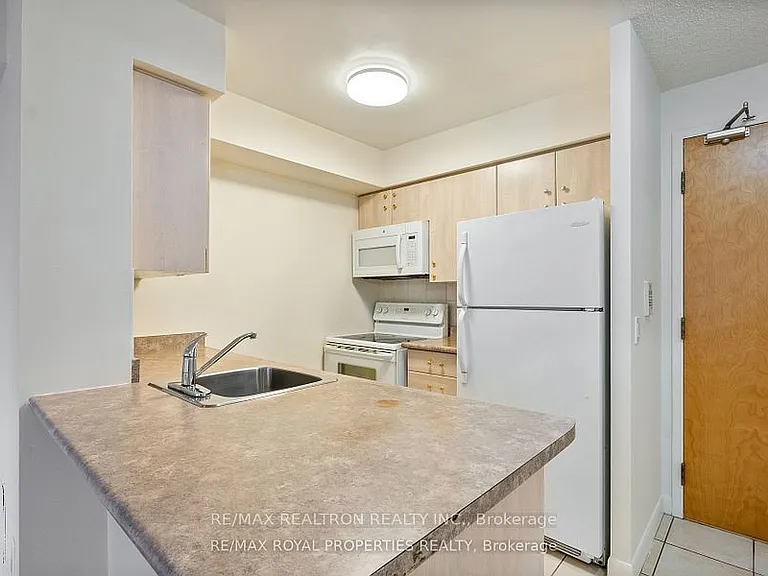 4978 Yonge St #810 — Photo 6