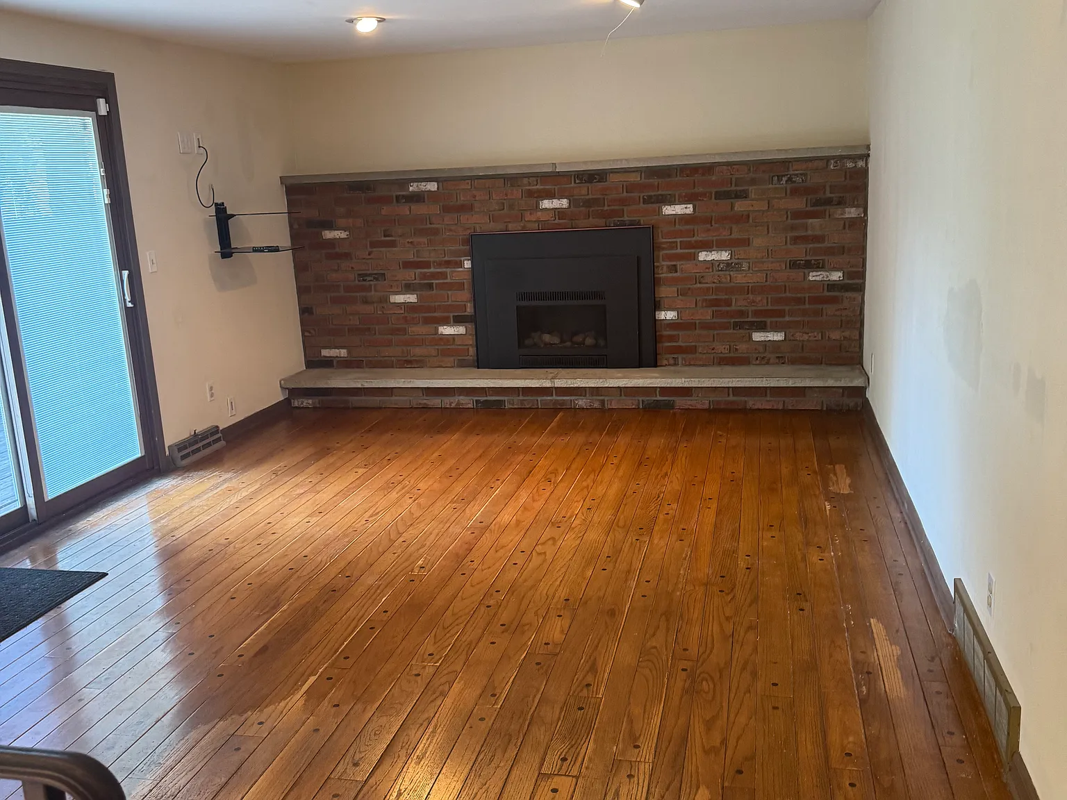 4 bed, 2022 sqft, $3,000 — Photo 2