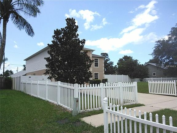 3rd image of 3109 Blaine Cir