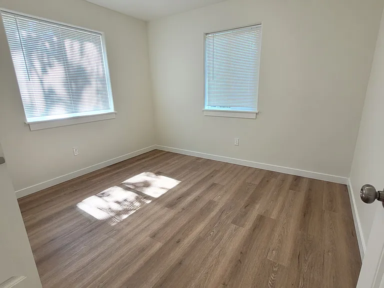 1927 W Yale Ct — Photo 12