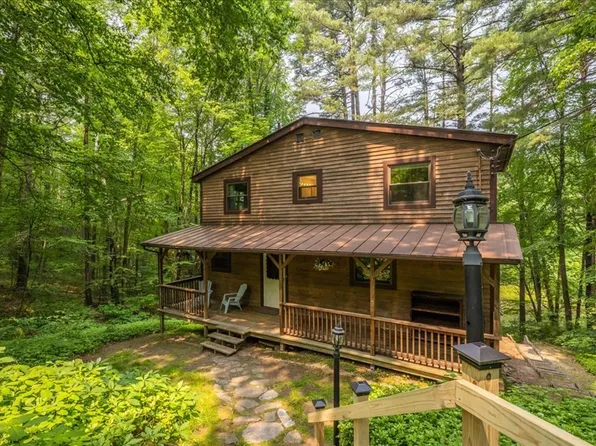 100 Barton Ave, Belchertown, MA 01007