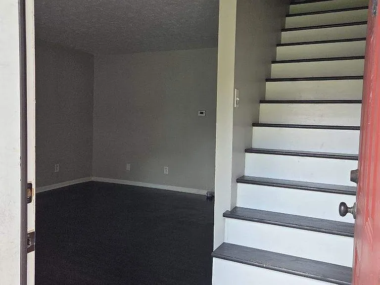200 Railroad St #7 — Photo 7